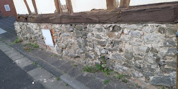 sockel-basaltgartenmauer-backsteinscheune-i29195_2021618213756.jpg