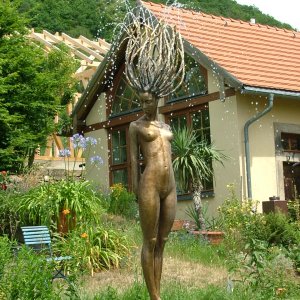 Gartenimpression in Pillnitz: Bronzestatue