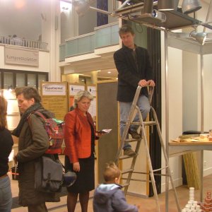 Impressionen Lehmbaumesse 2005 in Berlin: Elke Szukal als Inhaberin von Made in Clay
