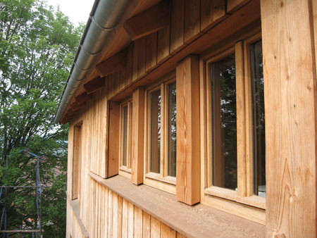 Eichenfenster mit Fensterbrett aus Lärchenholz