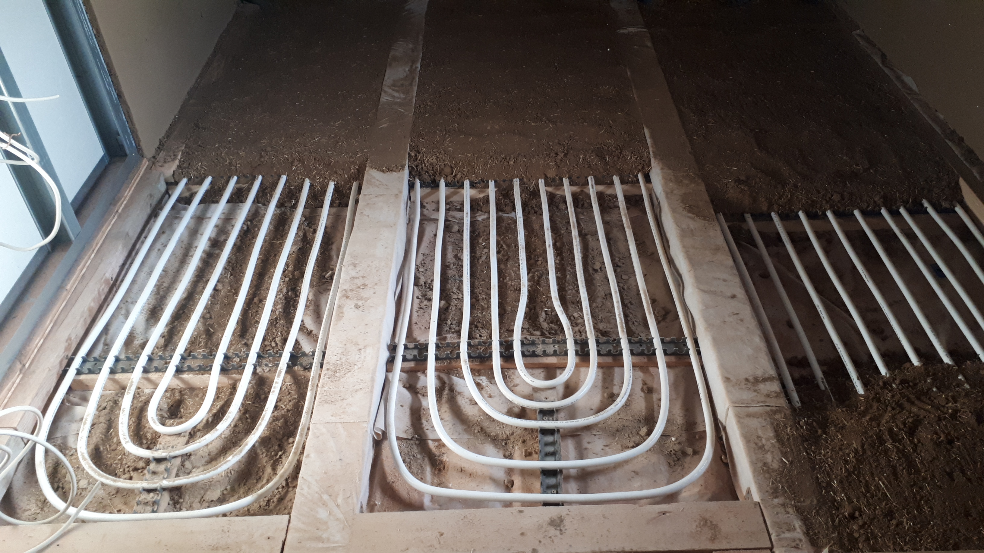 Fußbodentemperierung in Lehm für Holzböden in Bädern (1)